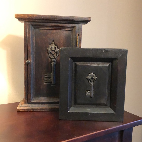 PIER 1 Vintage Wood Framed Skeleton Key - Picture 1 of 5